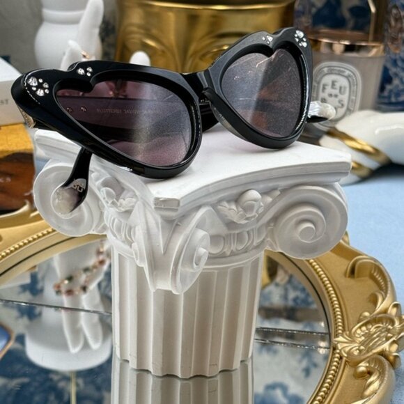 🆕 CAMILLA 🧿 NWOT Flutterby Sunglasses, Black Acetate & Dark Pink Lens - Picture 10 of 16